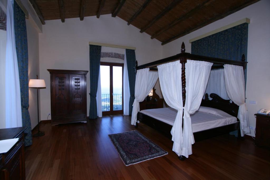 Resort Borgo San Rocco Savoca Room photo